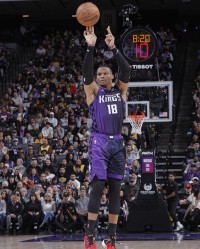 今天不铁，威斯布鲁克全场16投8中&amp;amp;三分8中4，拿下22分7助攻