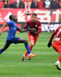 【超级杯】马莱莱捡漏茹萨染红 申花1比0海港捧杯